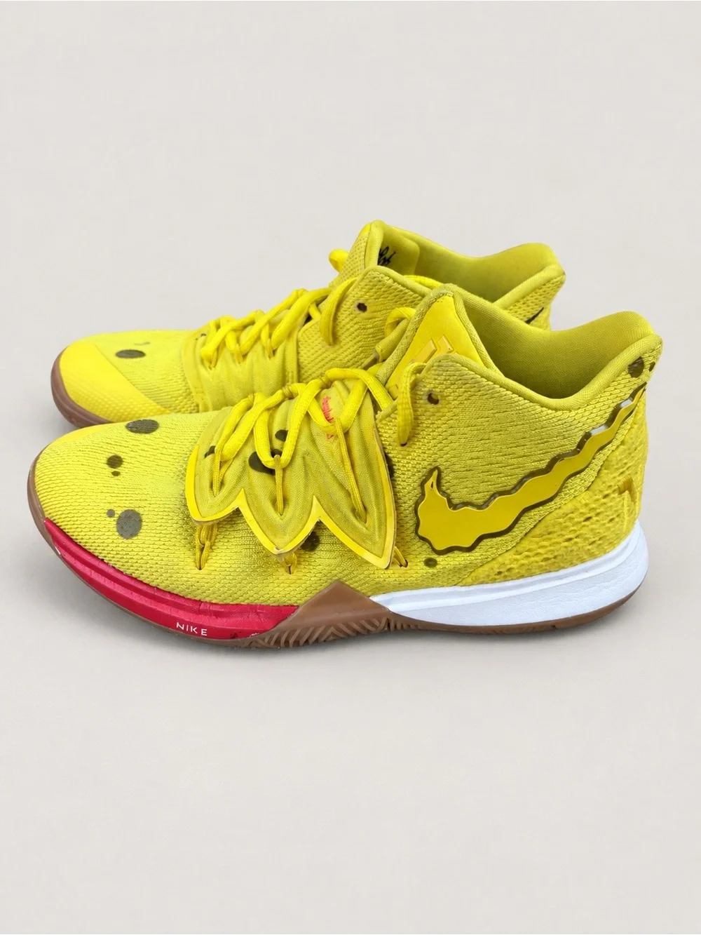 Nike Kyrie 5 x SpongeBob SquarePants GS Size 5Y Basketball Shoes Deadstock